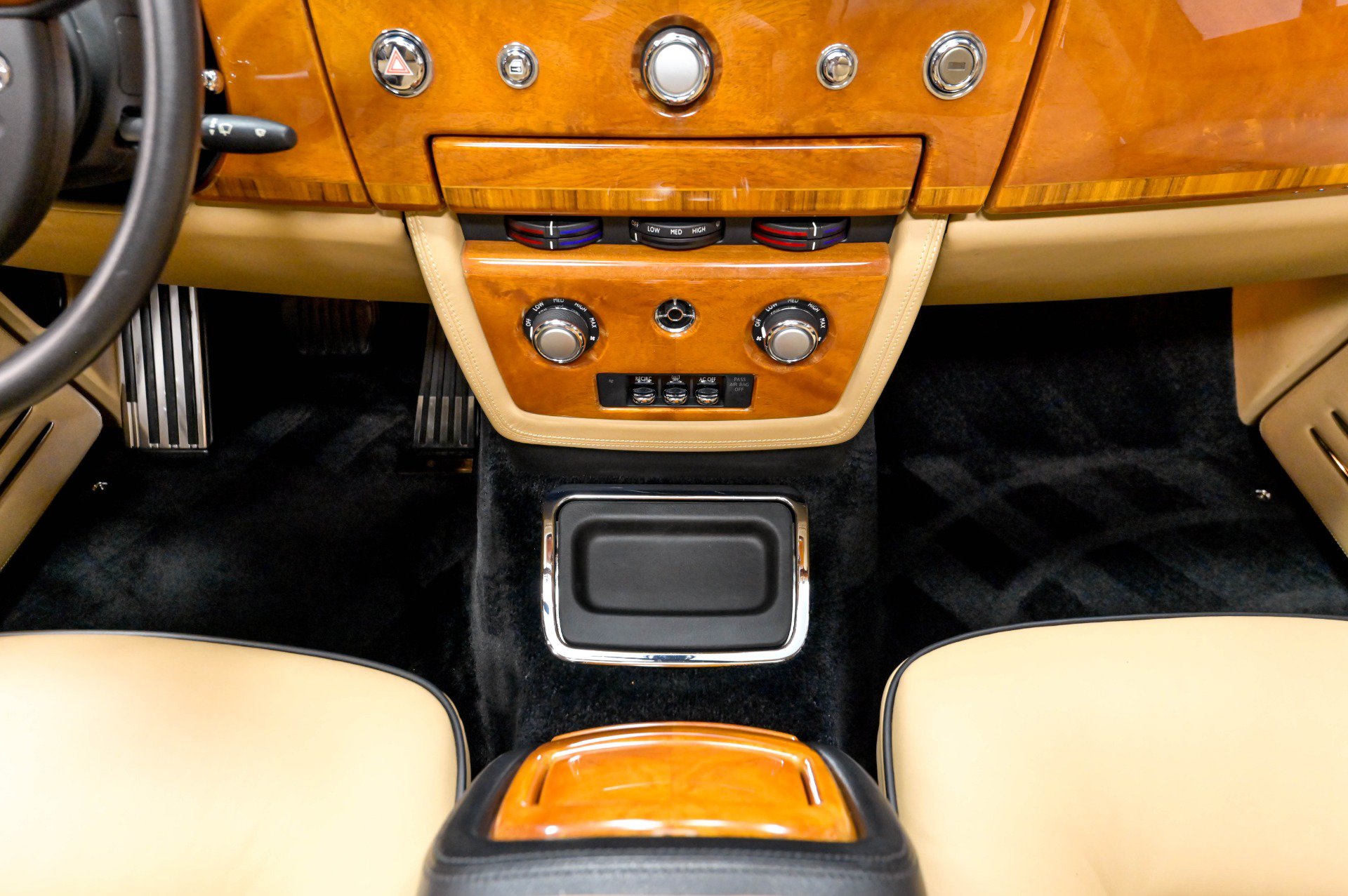 Used 2013 Rolls-Royce Phantom Sedan RWD image 47