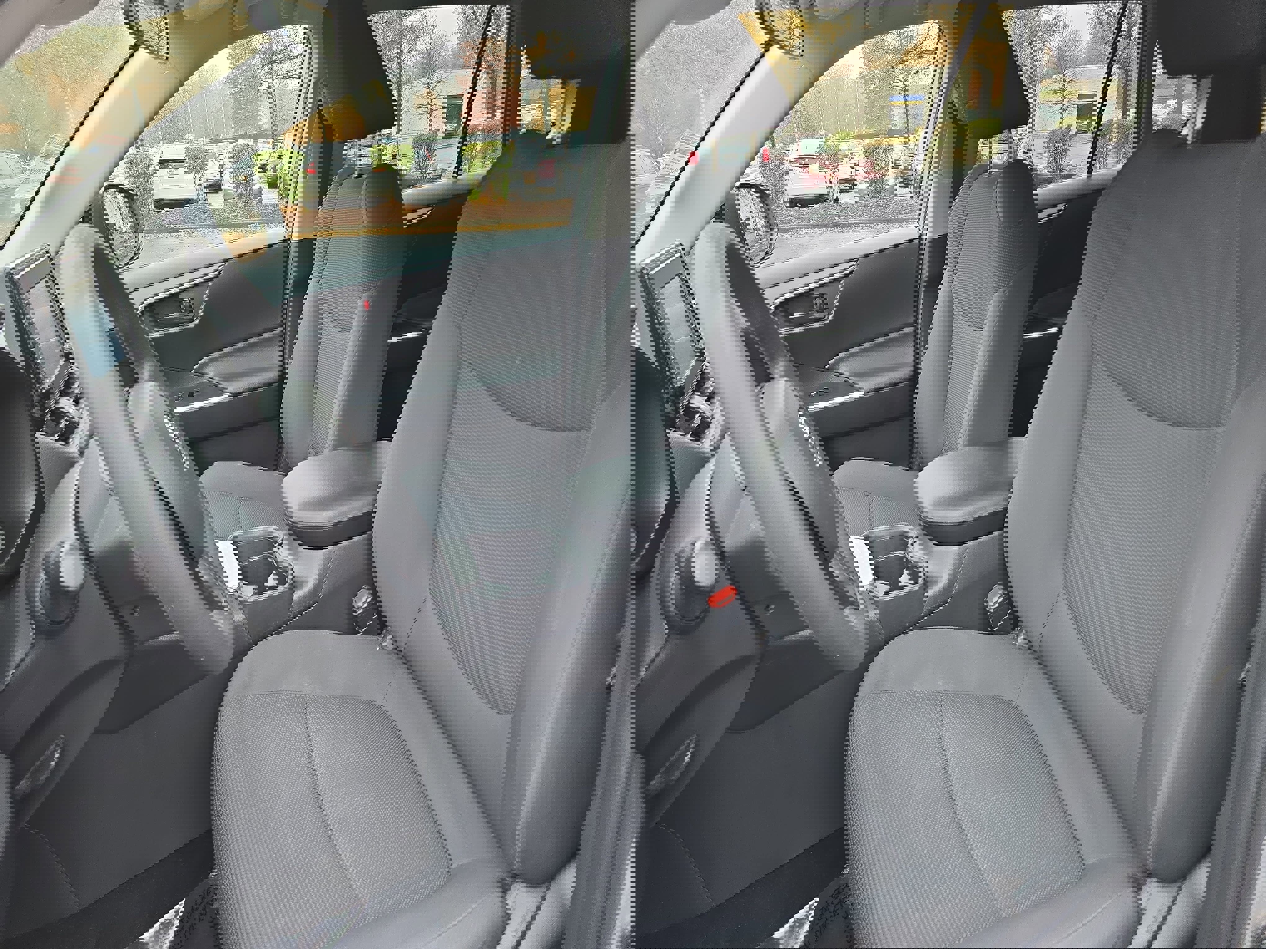 Used 2019 Toyota RAV4 LE image 14