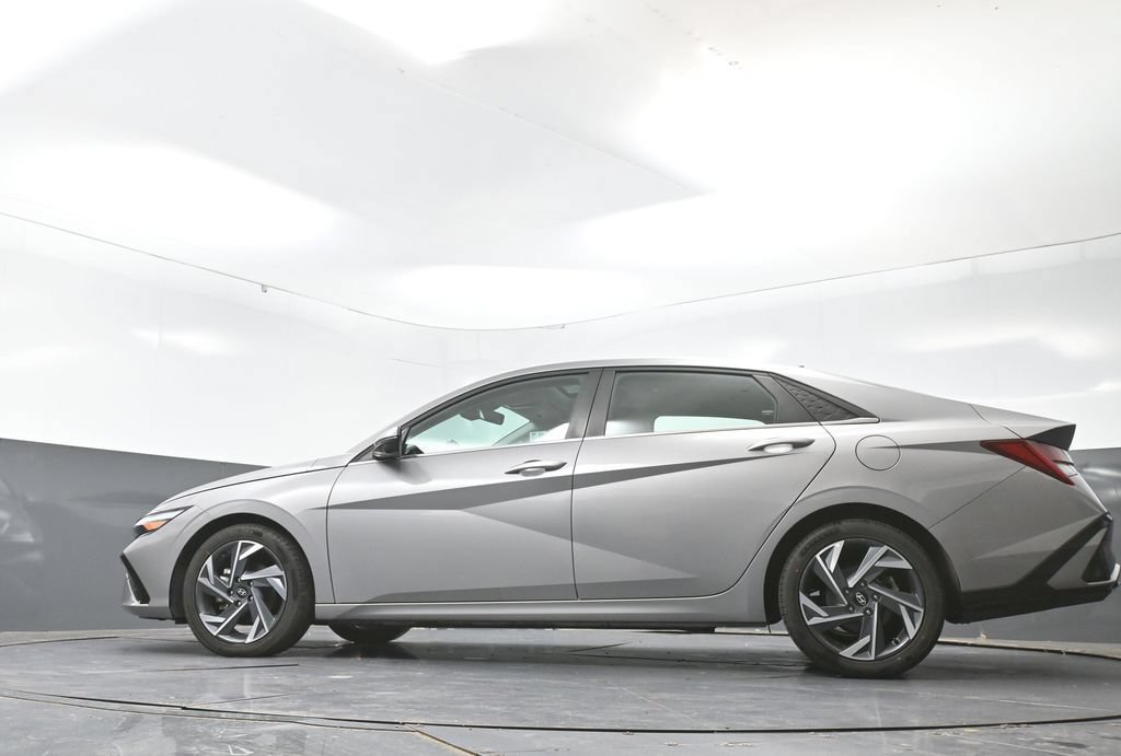 Used 2024 Hyundai Elantra Limited FWD image 55