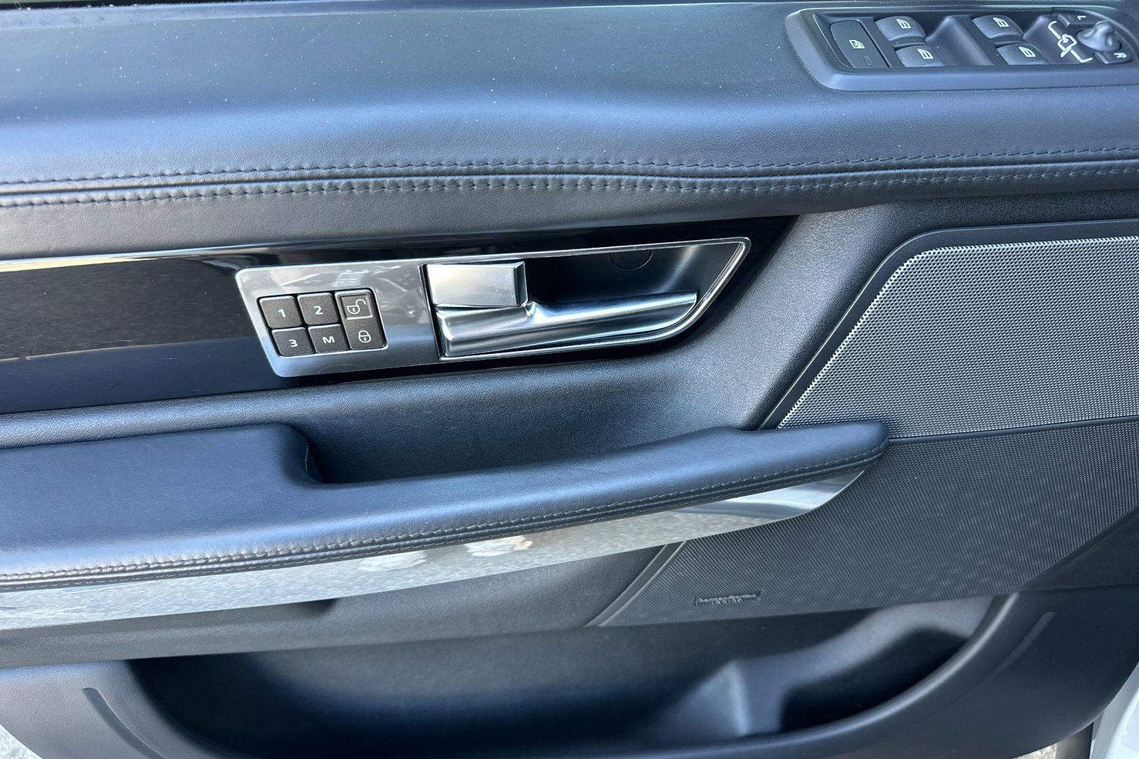 Used 2013 Land Rover Range Rover Sport Supercharged AWD/4WD image 12