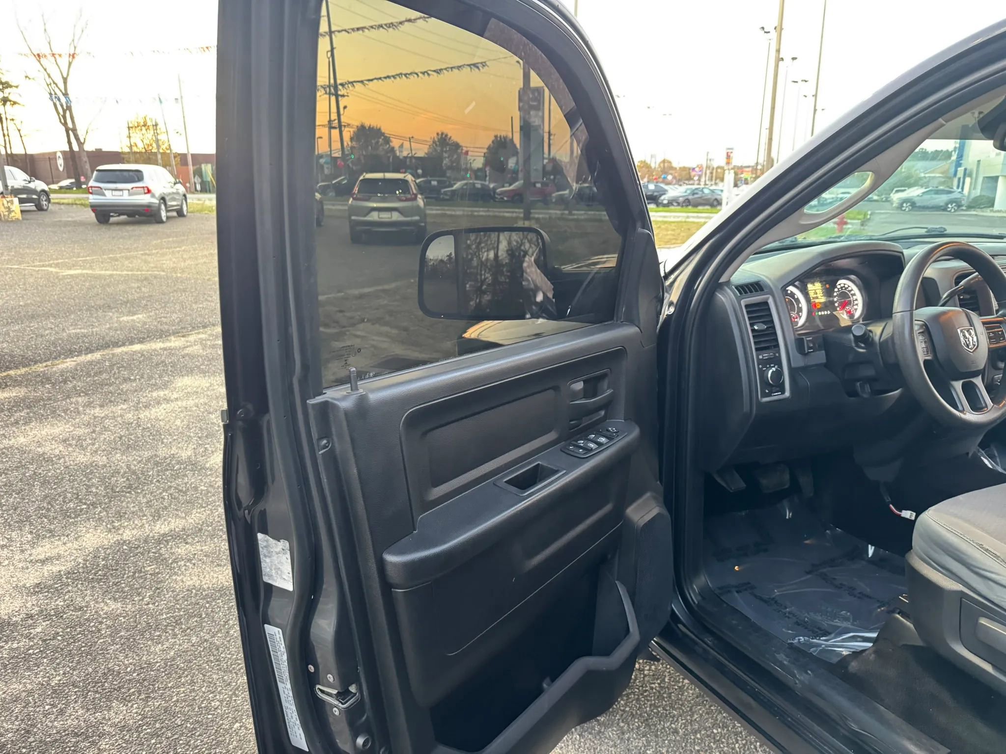 Used 2015 RAM 2500 Tradesman w/ Chrome Appearance Group AWD/4WD image 12