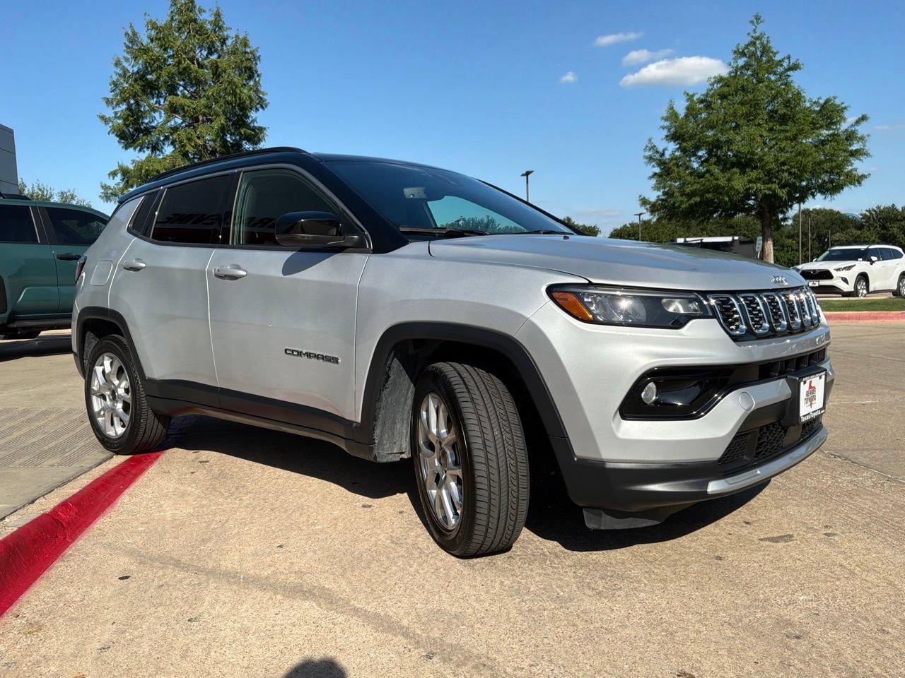 Used 2025 Jeep Compass Limited AWD/4WD image 4