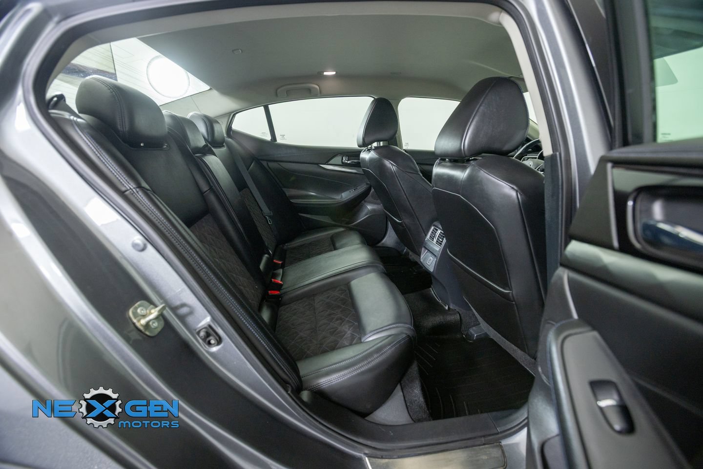 Used 2018 Nissan Maxima SR w/ Midnight Edition FWD image 36