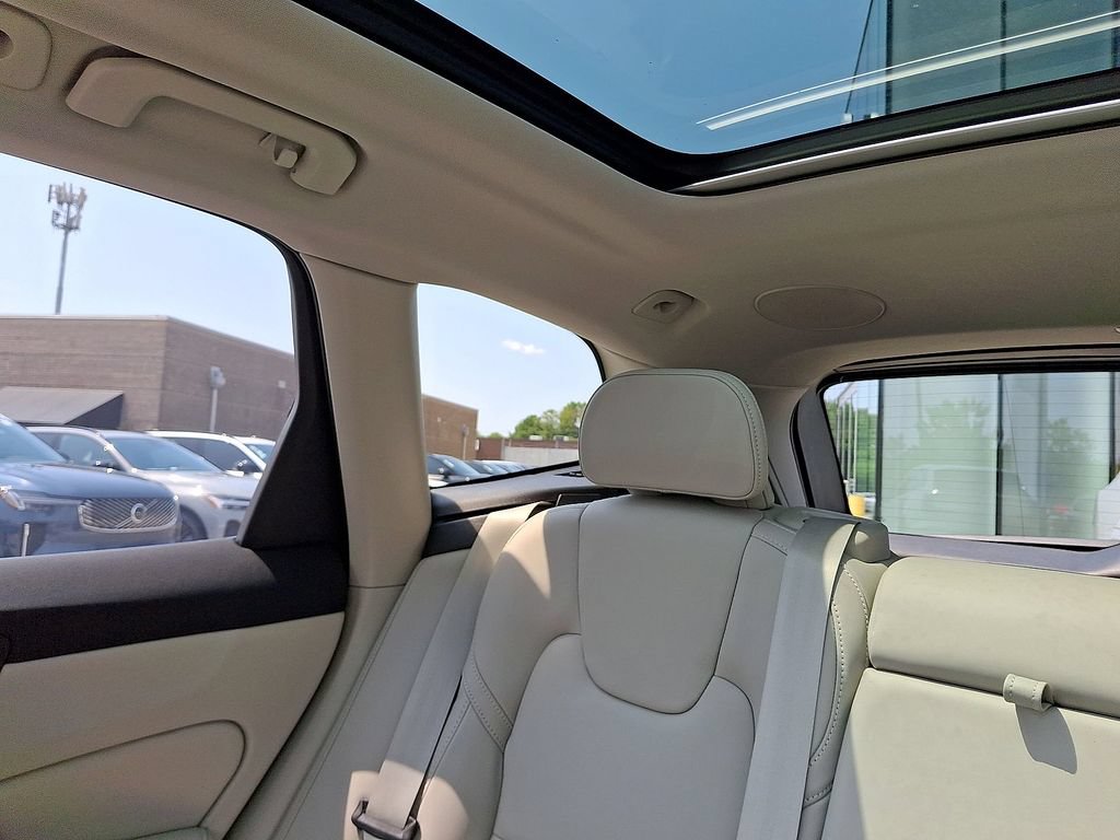 Certified 2026 Volvo XC60 B5 Ultra AWD/4WD image 12