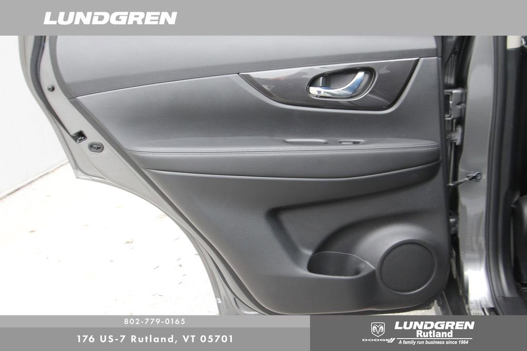 Used 2020 Nissan Rogue SV image 35