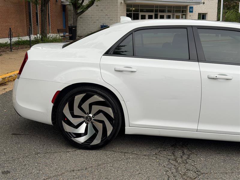 Used 2019 Chrysler 300 Touring w/ Sport Appearance Package RWD image 10