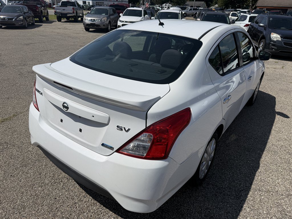 Used 2016 Nissan Versa SV FWD image 5
