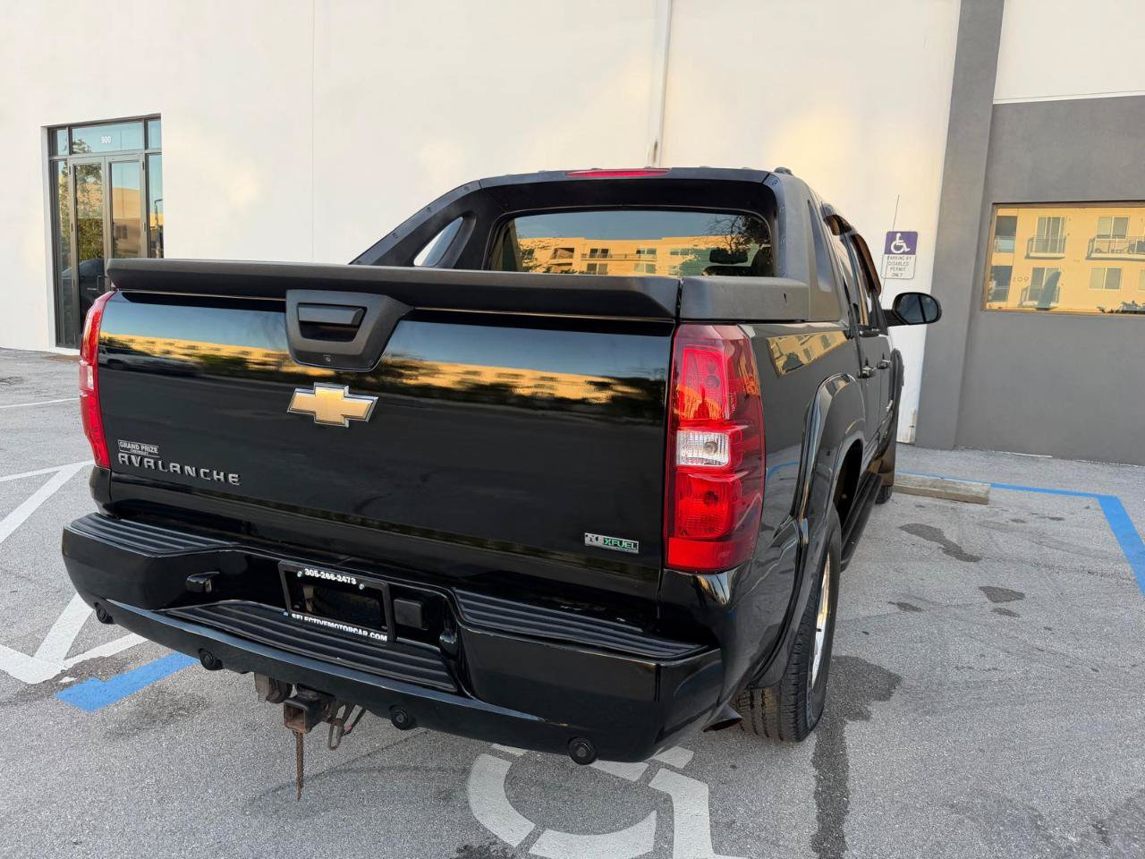 Used 2011 Chevrolet Avalanche LS w/ Convenience Package RWD image 10