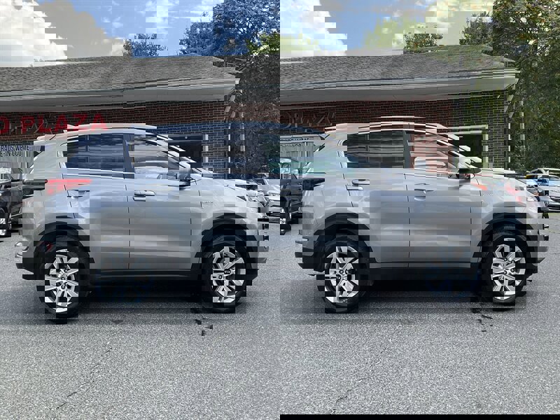 Used 2019 Kia Sportage LX image 4