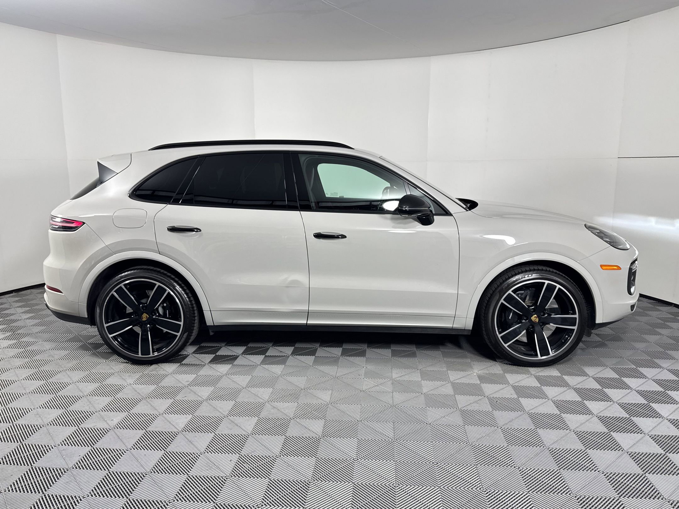 Certified 2022 Porsche Cayenne Turbo image 8