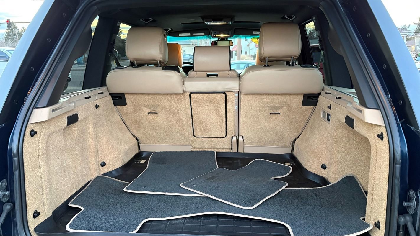 Used 2012 Land Rover Range Rover HSE image 18