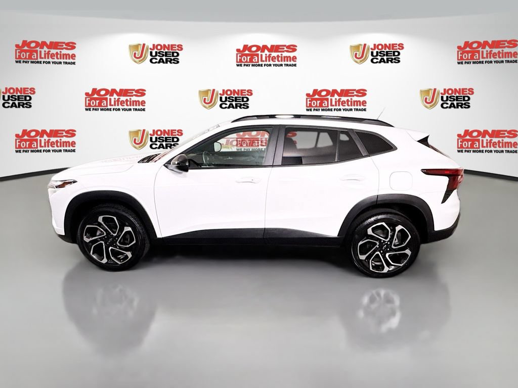 Used 2024 Chevrolet Trax RS w/ Sunroof Package FWD image 13