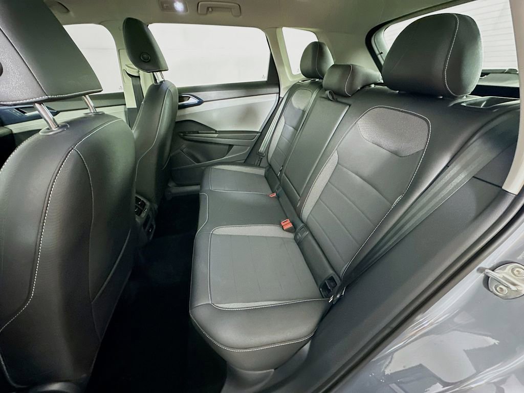 Used 2024 Volkswagen Taos SE w/ Panoramic Sunroof Package FWD image 32