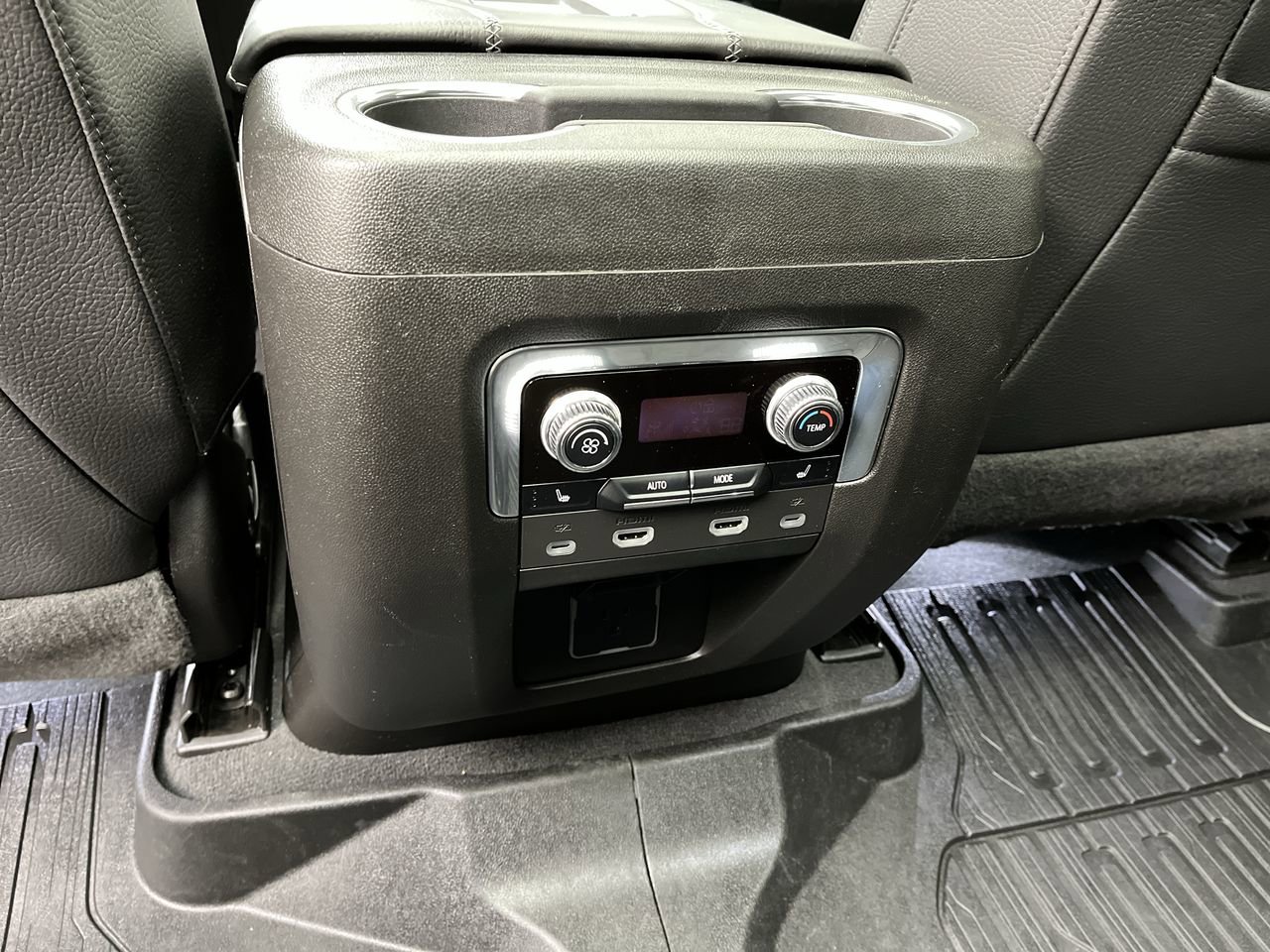 Certified 2023 GMC Yukon XL Denali AWD/4WD image 16