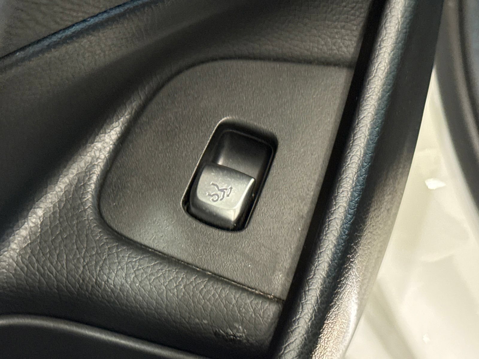 Used 2018 Mercedes-Benz E 300 image 19