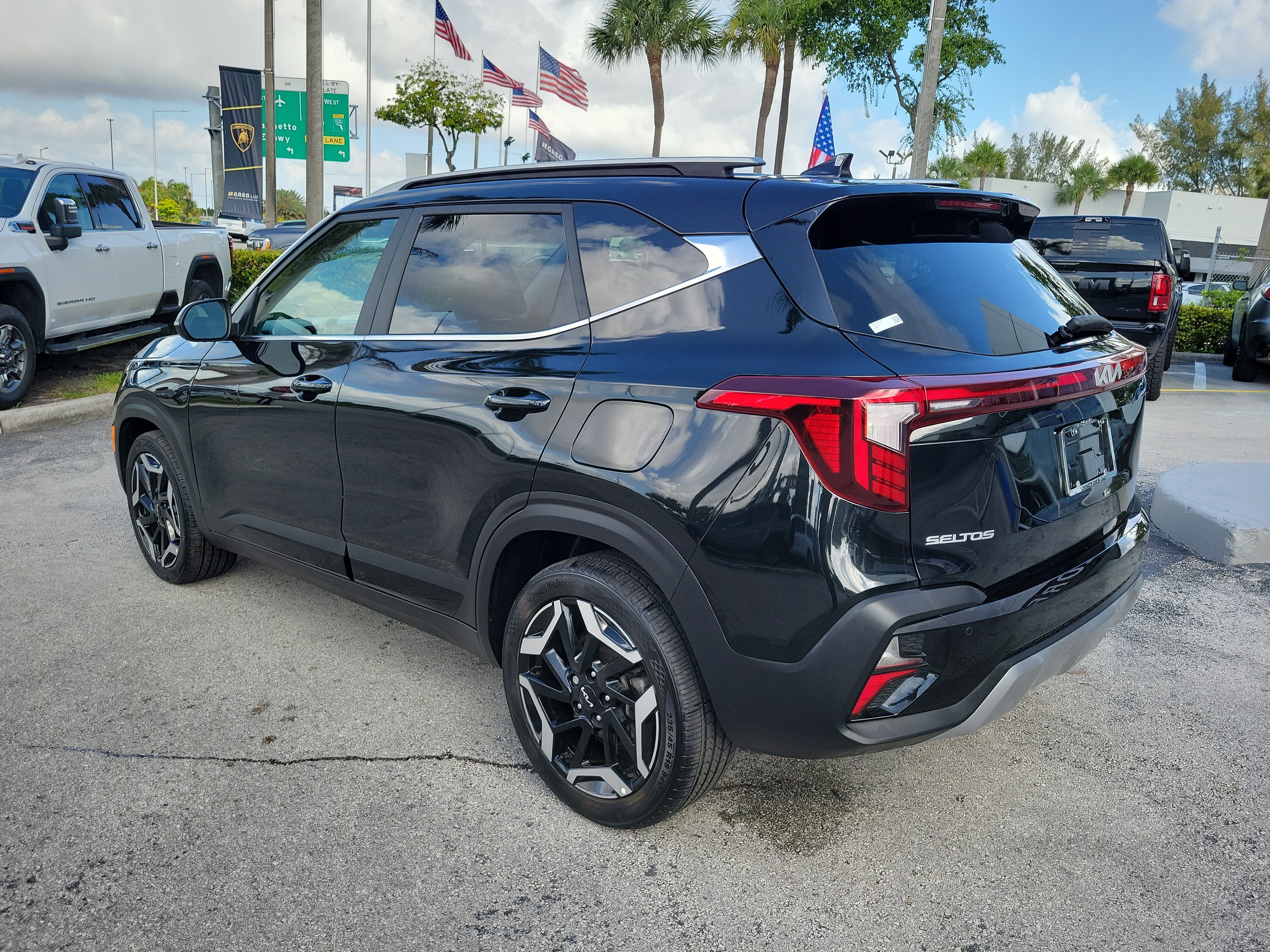 Used 2025 Kia Seltos SX w/ SX Sunroof Package AWD/4WD image 7
