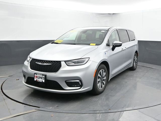 Used 2023 Chrysler Pacifica Limited FWD image 4