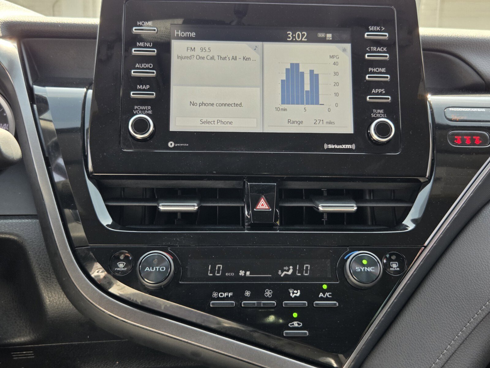 Used 2022 Toyota Camry LE image 18