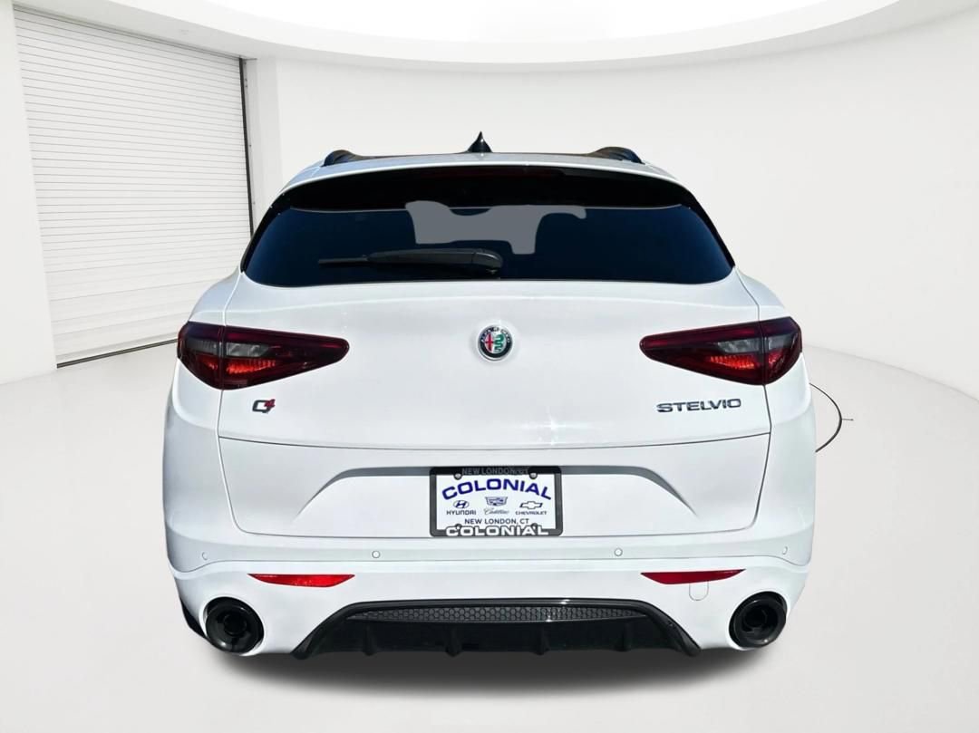Used 2022 Alfa Romeo Stelvio Veloce AWD/4WD image 6