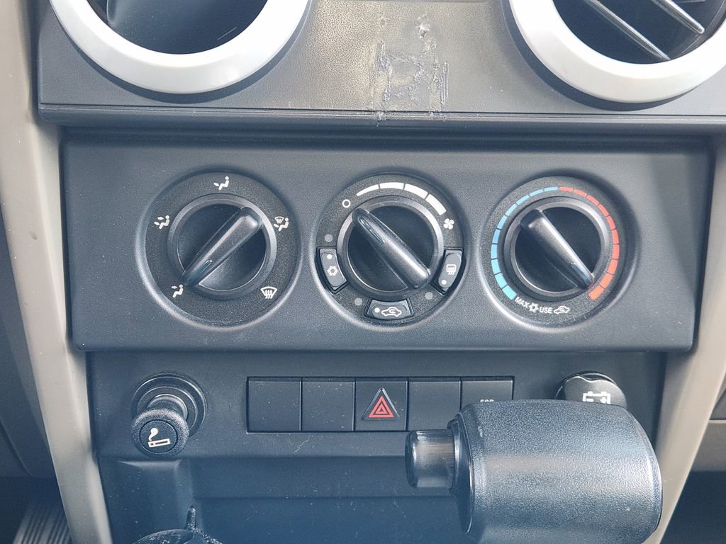 Used 2009 Jeep Wrangler Sahara w/ Dual Top Group image 19