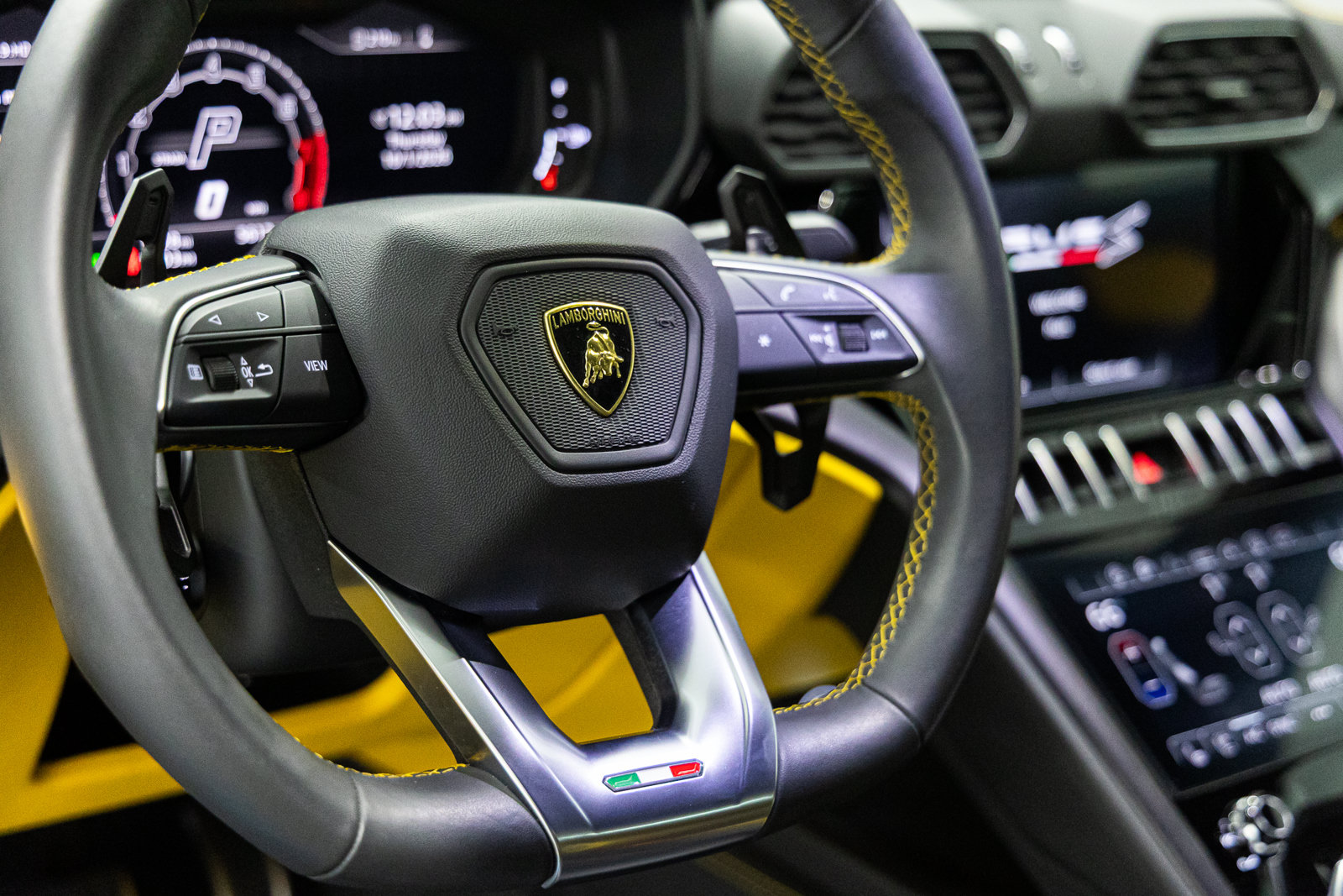 Used 2024 Lamborghini Urus S AWD/4WD image 28