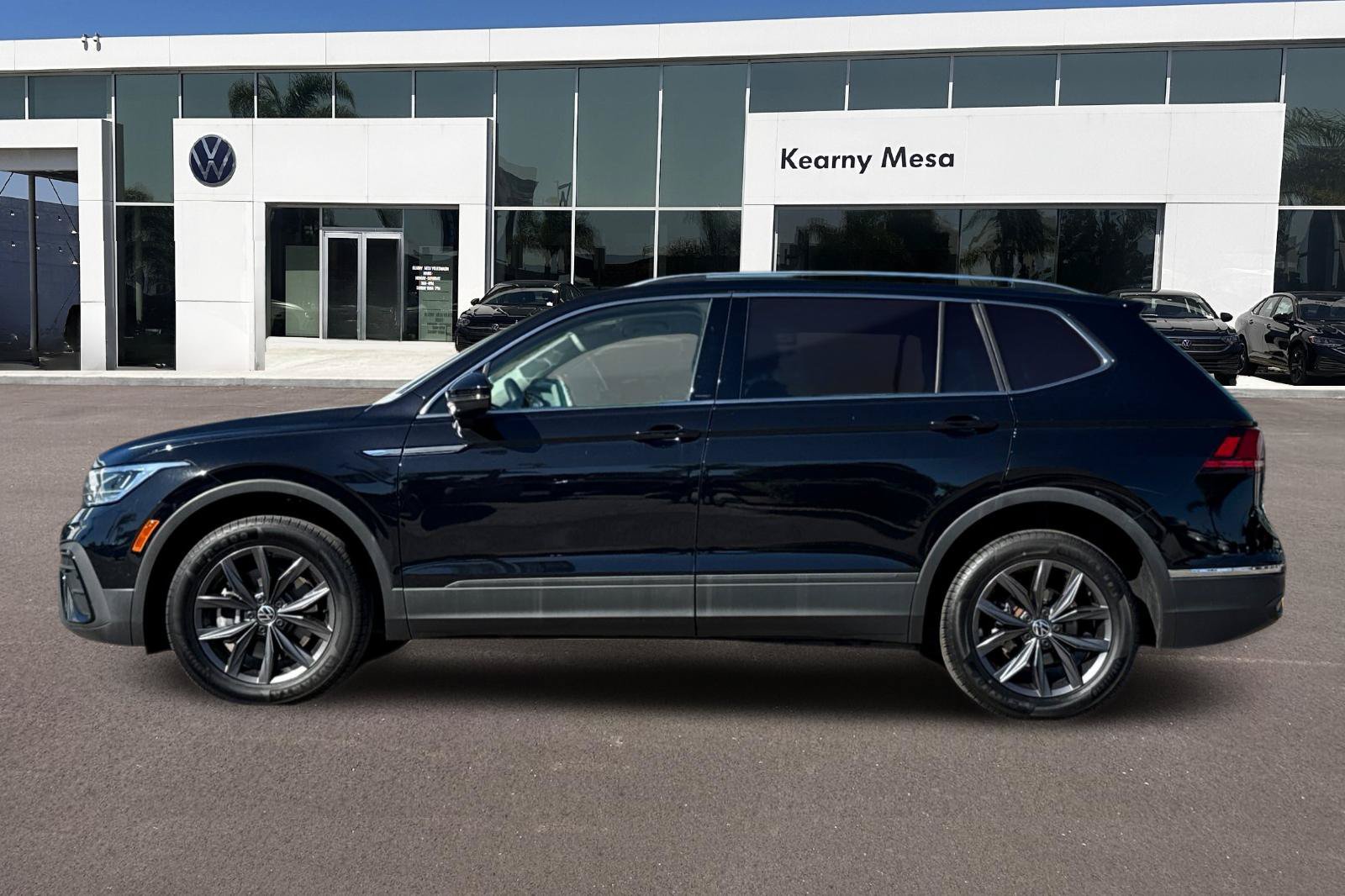 Used 2023 Volkswagen Tiguan SE FWD image 7