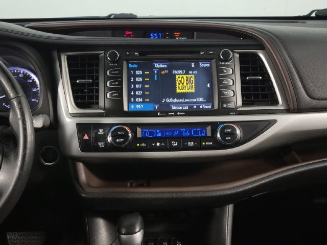 Used 2017 Toyota Highlander XLE AWD/4WD image 26