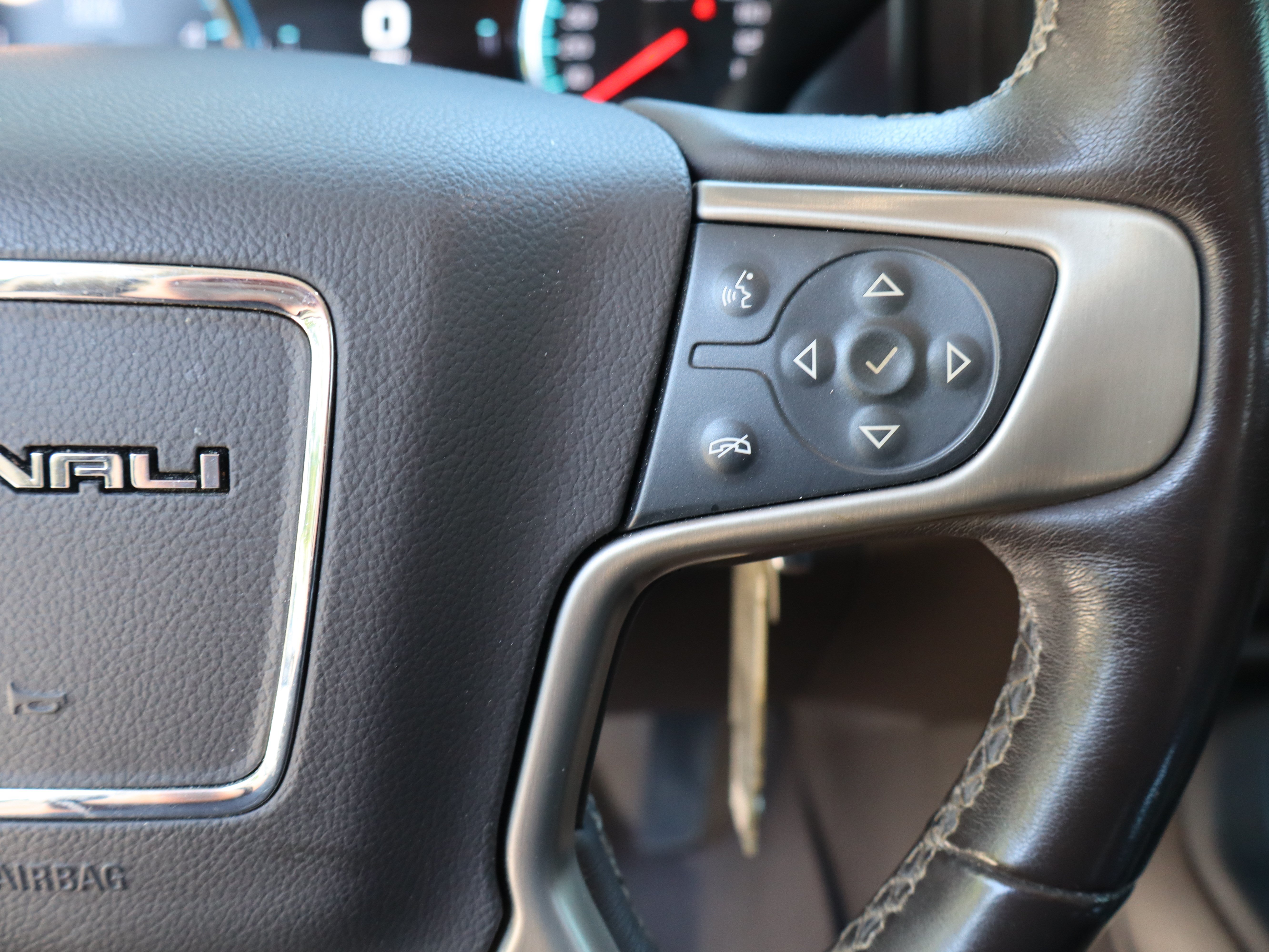 Used 2019 GMC Sierra 2500 Denali w/ Duramax Plus Package AWD/4WD image 30