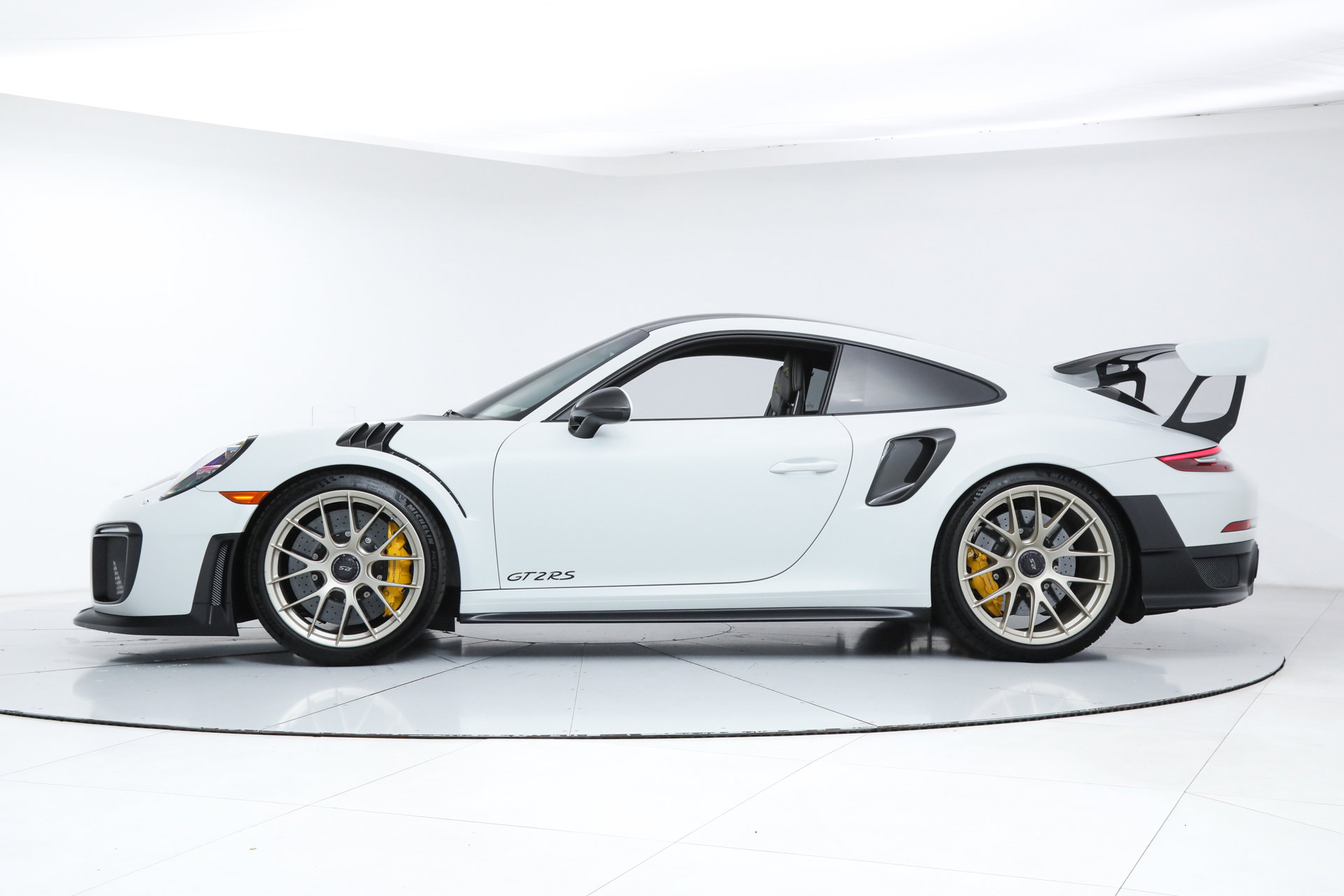 Used 2018 Porsche 911 GT2 RS image 2