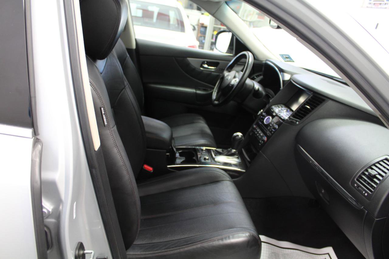 Used 2017 INFINITI QX70 AWD w/ Premium Package image 25