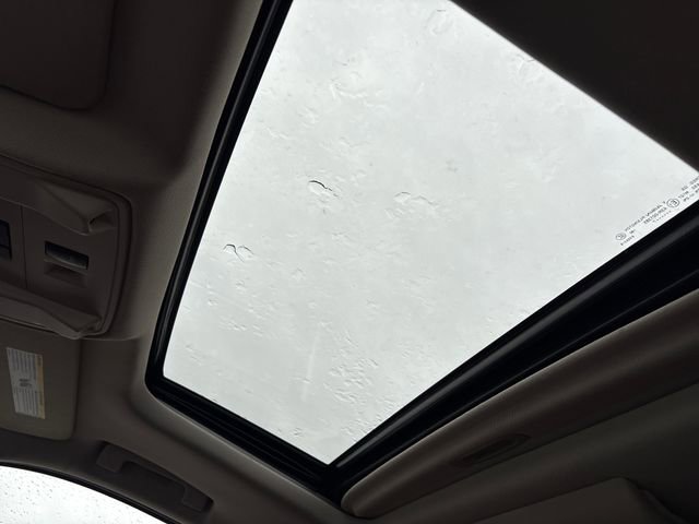 Used 2017 Cadillac Escalade Premium Luxury image 28