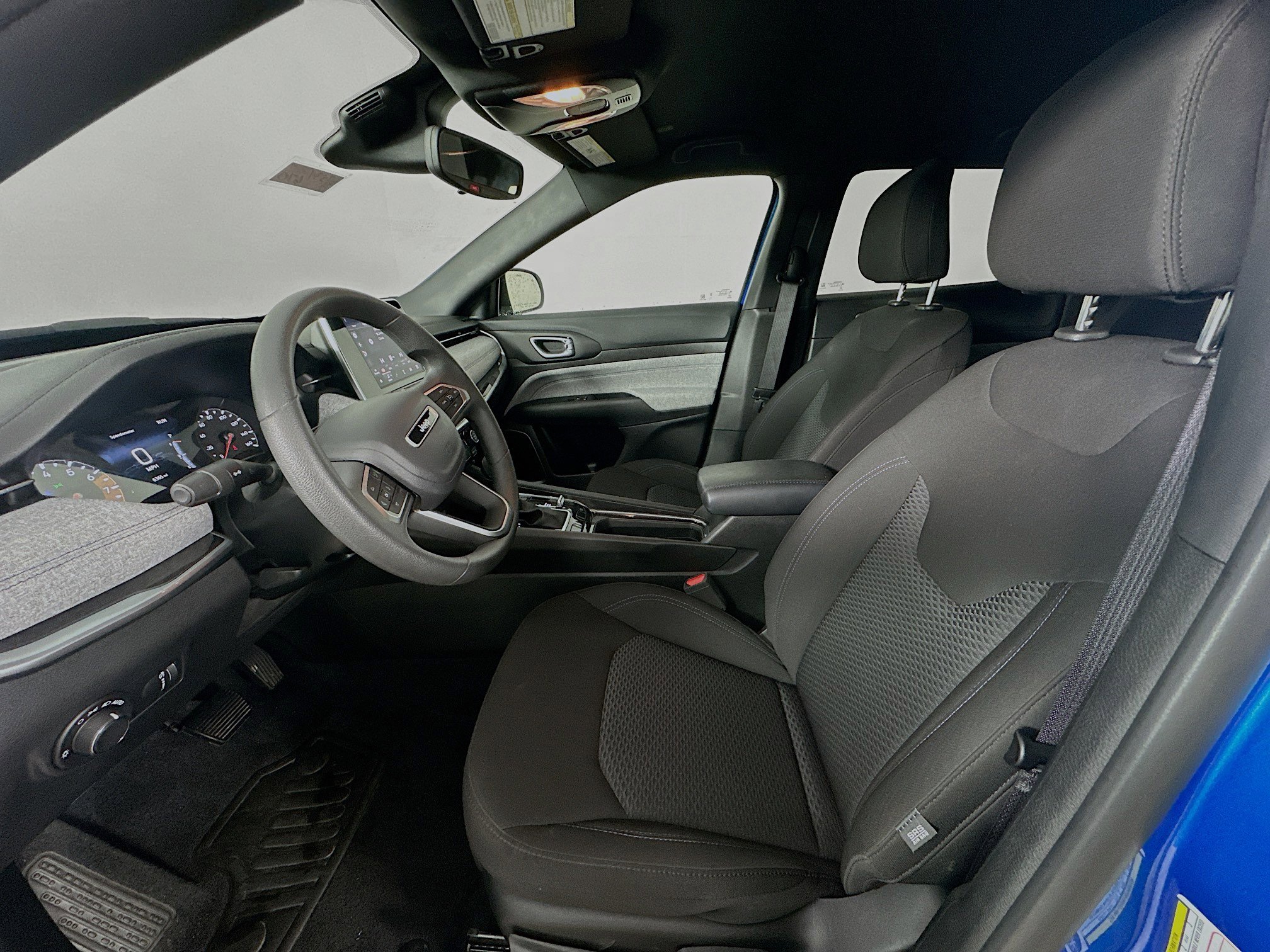 Certified 2025 Jeep Compass Sport image 25