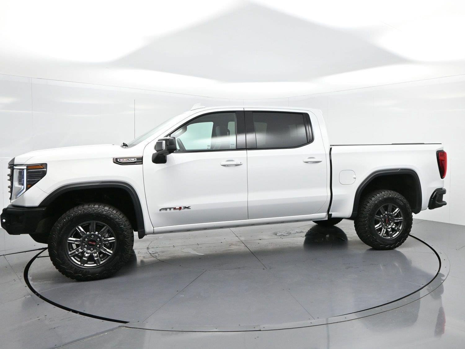 Used 2026 GMC Sierra 1500 AT4X AWD/4WD image 4
