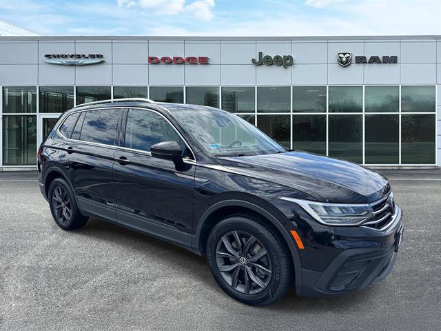 Used 2022 Volkswagen Tiguan SE image 1