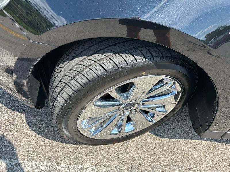 Used 2010 Ford Taurus Limited FWD image 9