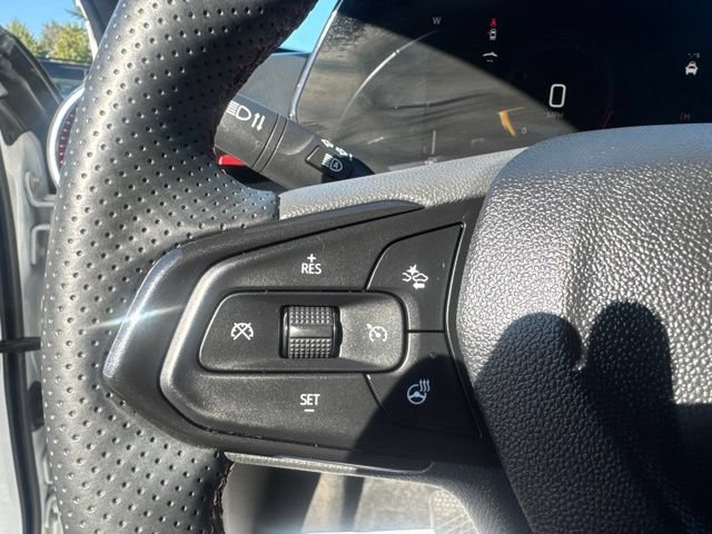 Used 2024 Chevrolet Trax RS w/ Sunroof Package FWD image 22
