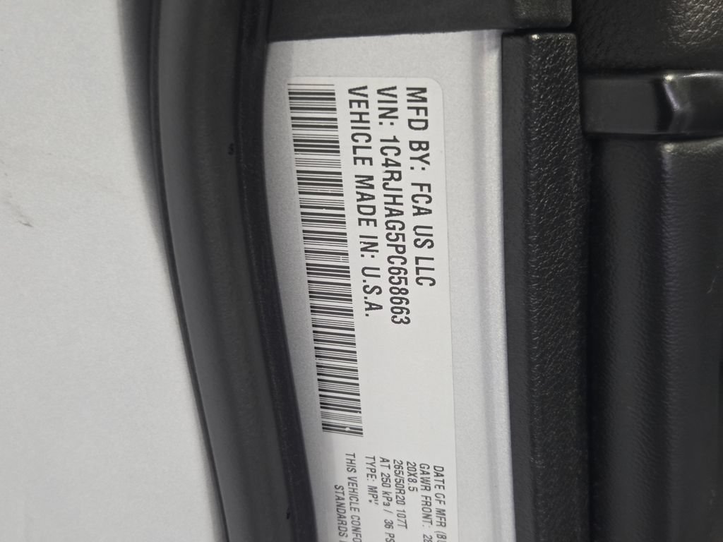 Certified 2023 Jeep Grand Cherokee Altitude AWD/4WD image 32