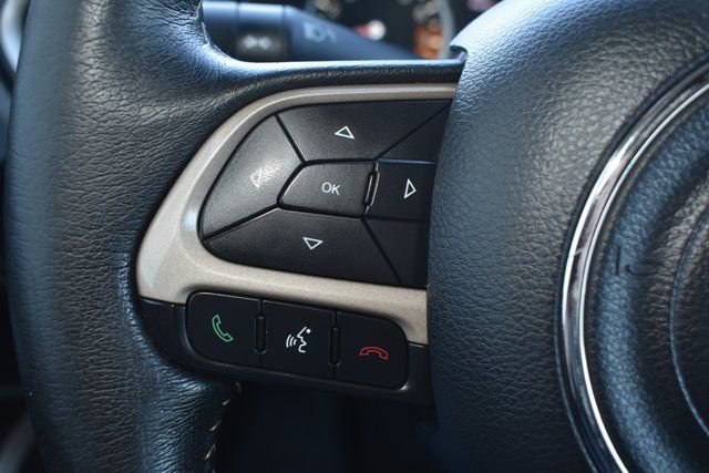 Used 2017 Jeep Renegade Limited image 18