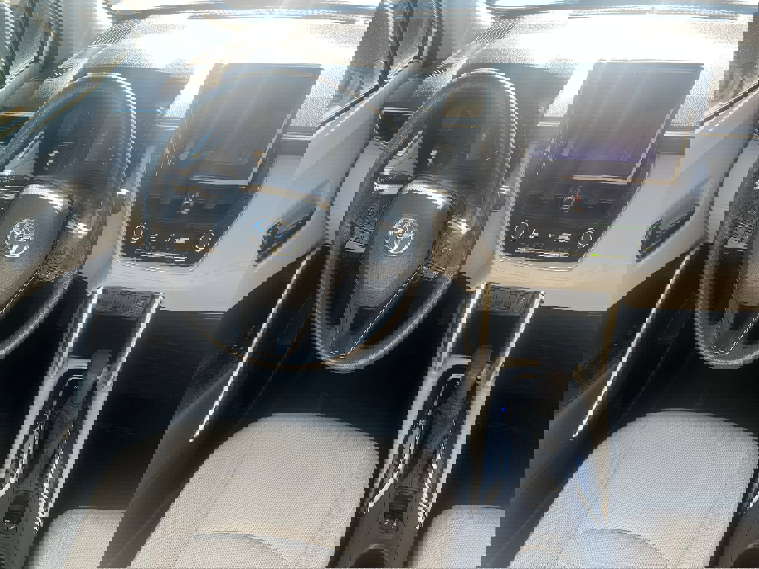 Used 2023 Toyota Corolla Cross L image 16