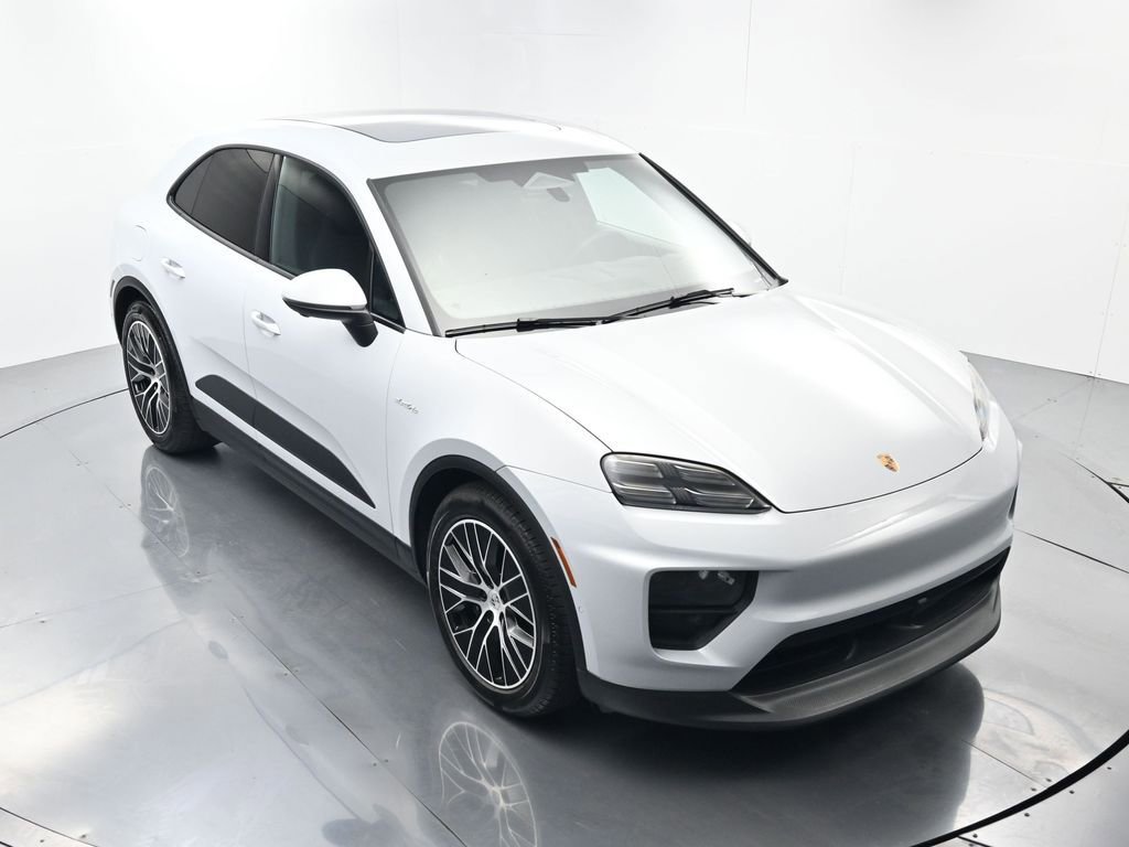 Certified 2025 Porsche Macan Electric image 43