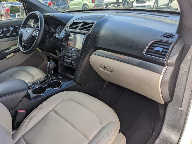 Used 2019 Ford Explorer XLT w/ Equipment Group 202A AWD/4WD image 15