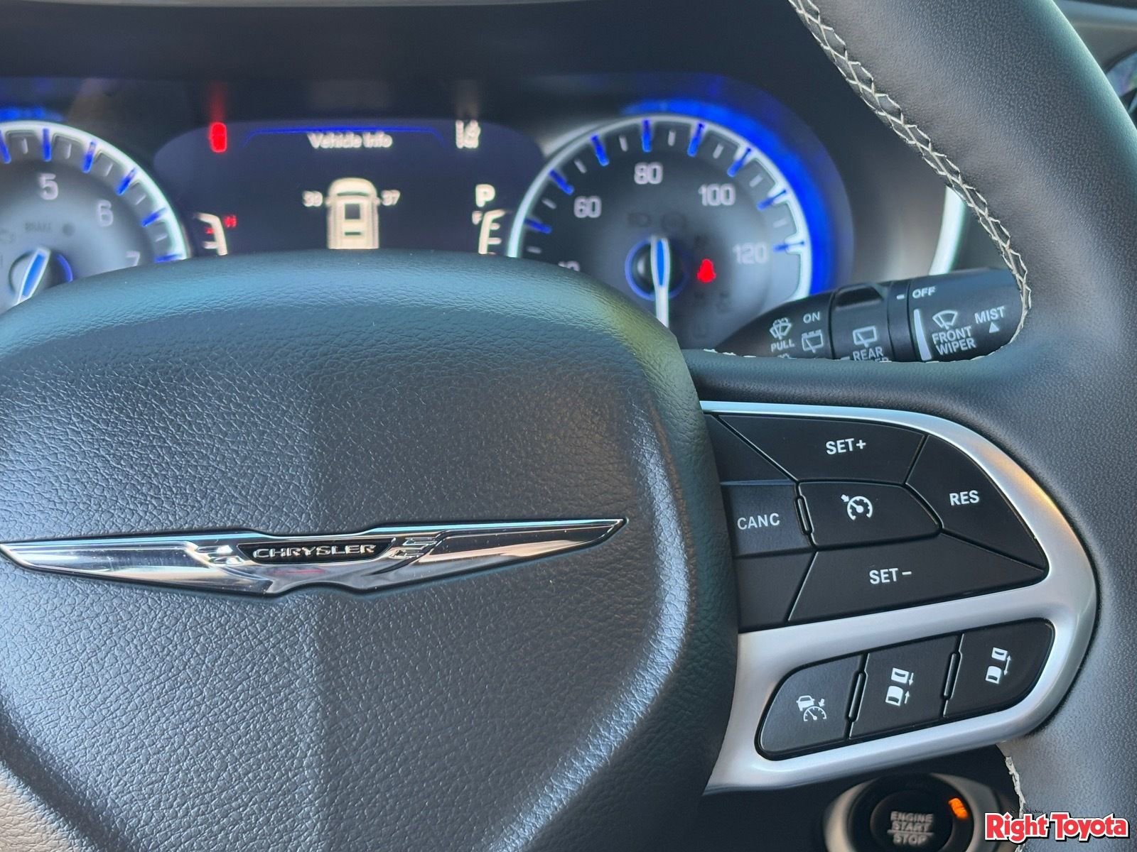 Used 2025 Chrysler Voyager LX image 21