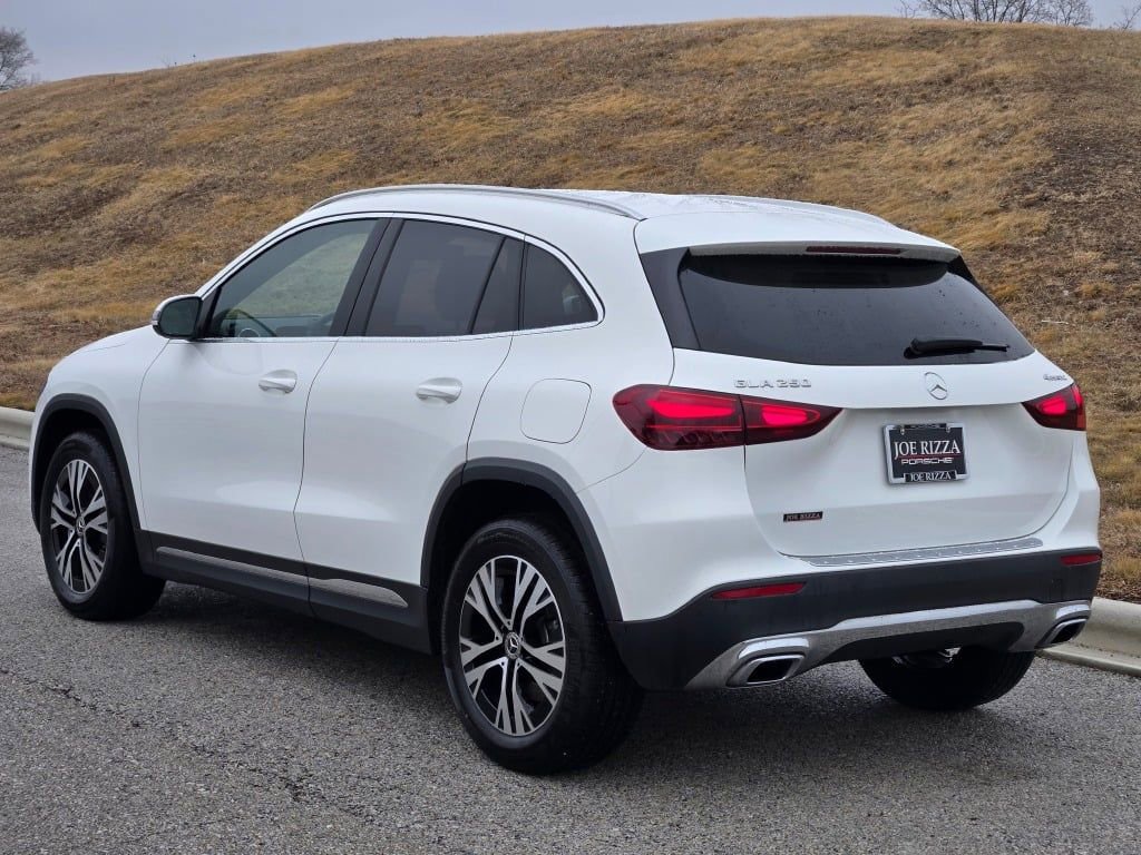 Used 2025 Mercedes-Benz GLA 250 4MATIC image 3