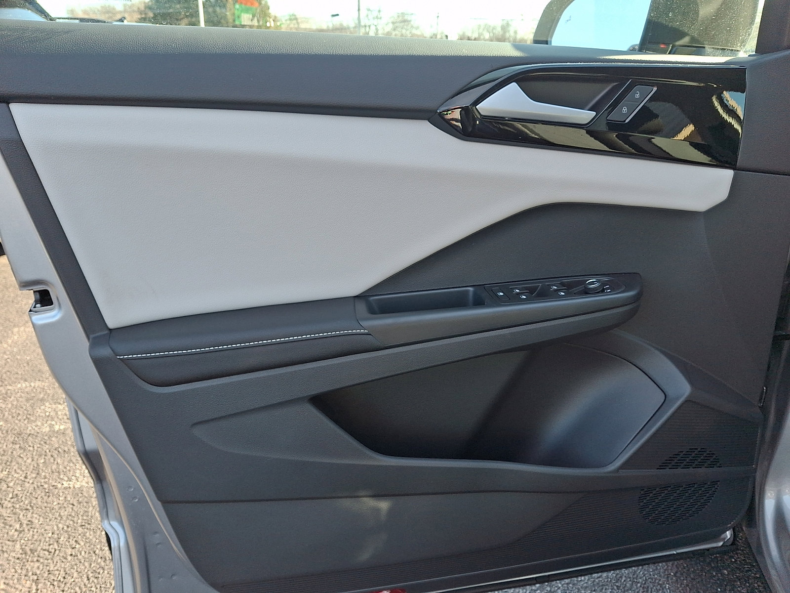 New 2026 Volkswagen Taos S image 8