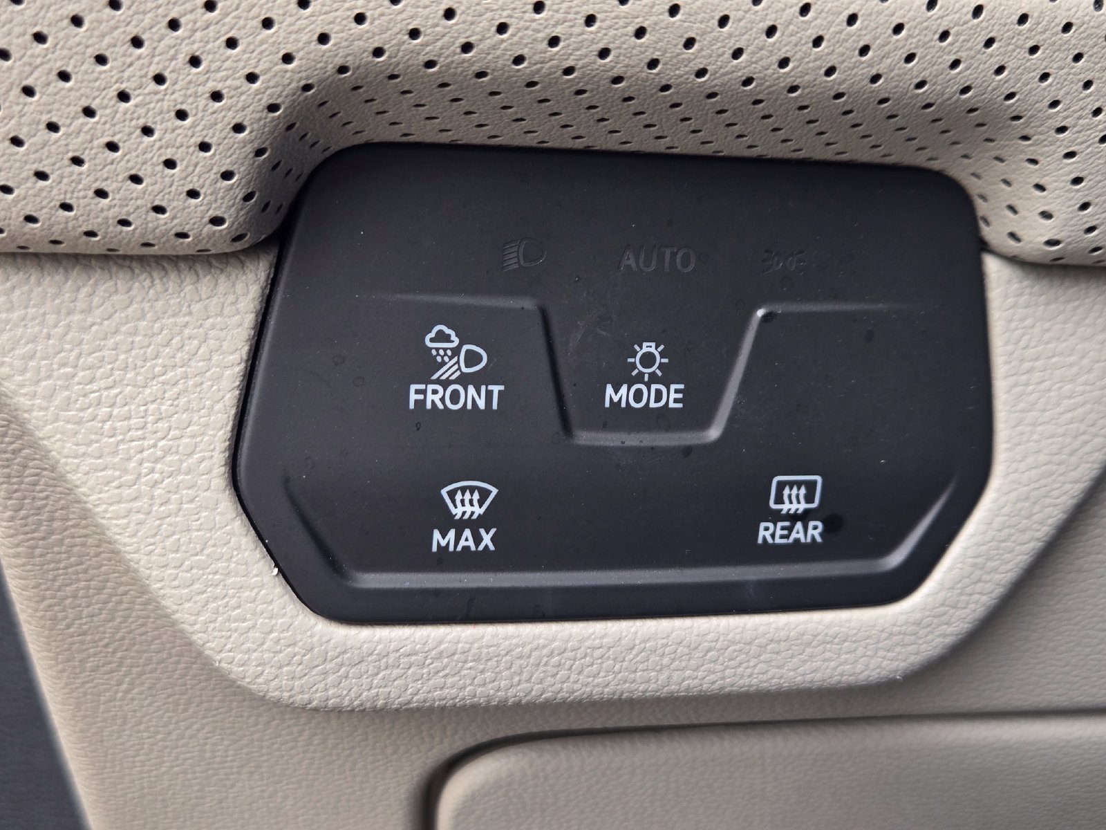 Used 2024 Volkswagen Atlas SE FWD image 22