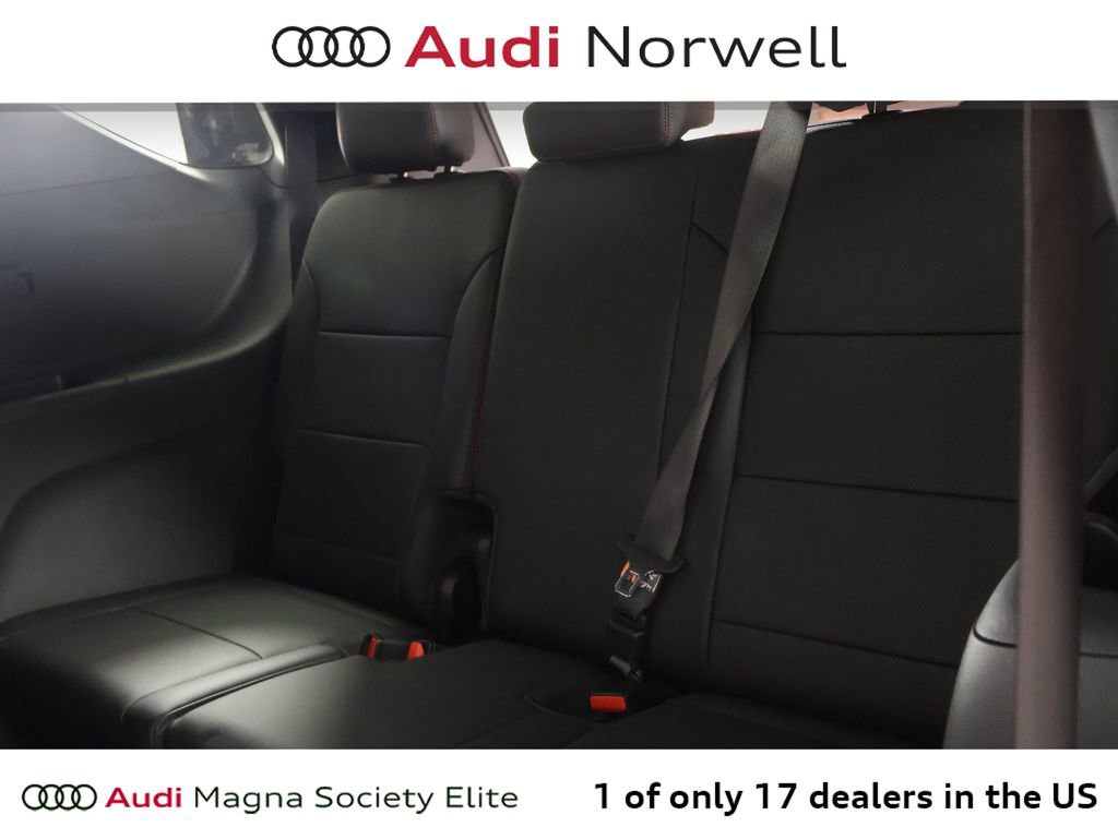 Used 2024 Chevrolet Traverse RS image 24