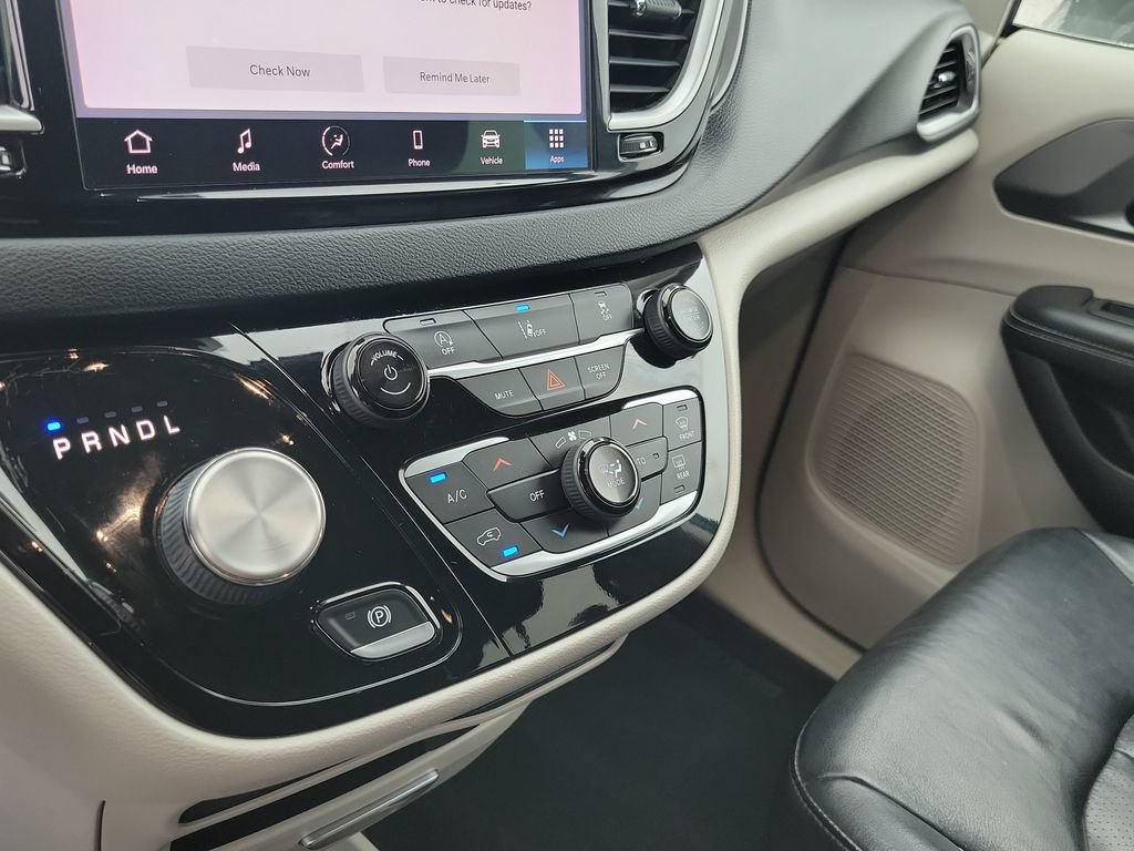 Used 2022 Chrysler Pacifica Touring-L FWD image 28