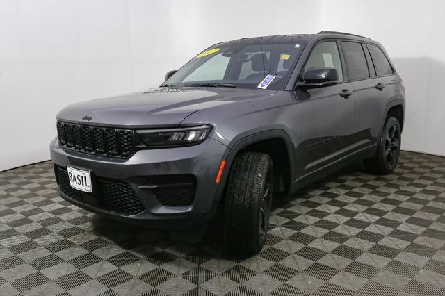 Used 2023 Jeep Grand Cherokee Altitude AWD/4WD image 5