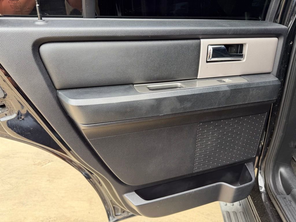 Used 2017 Ford Expedition XLT image 12