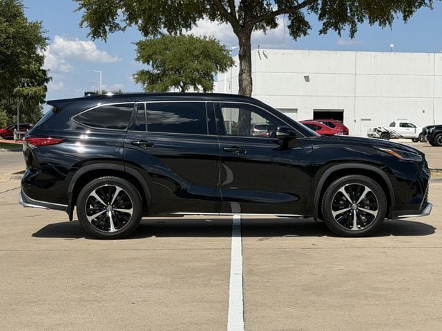 Used 2022 Toyota Highlander XSE FWD image 3